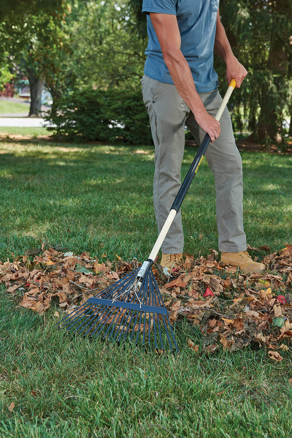 True Temper Steel Tine Leaf Rake with Hardwood/Steel Handle for Lawns, Gardening, and Dethatching, 22 Tines, Black